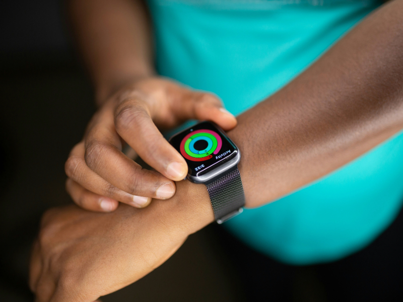 Fitness technology for beginners: A person using a fitness app on a smartphone while preparing for a workout.
